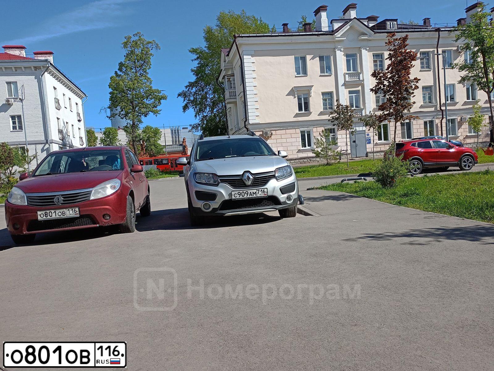 Фото автомобиля RENAULT SANDERO, 2011 — госномер О801ОВ116. Цвет: КРАСНЫЙ
