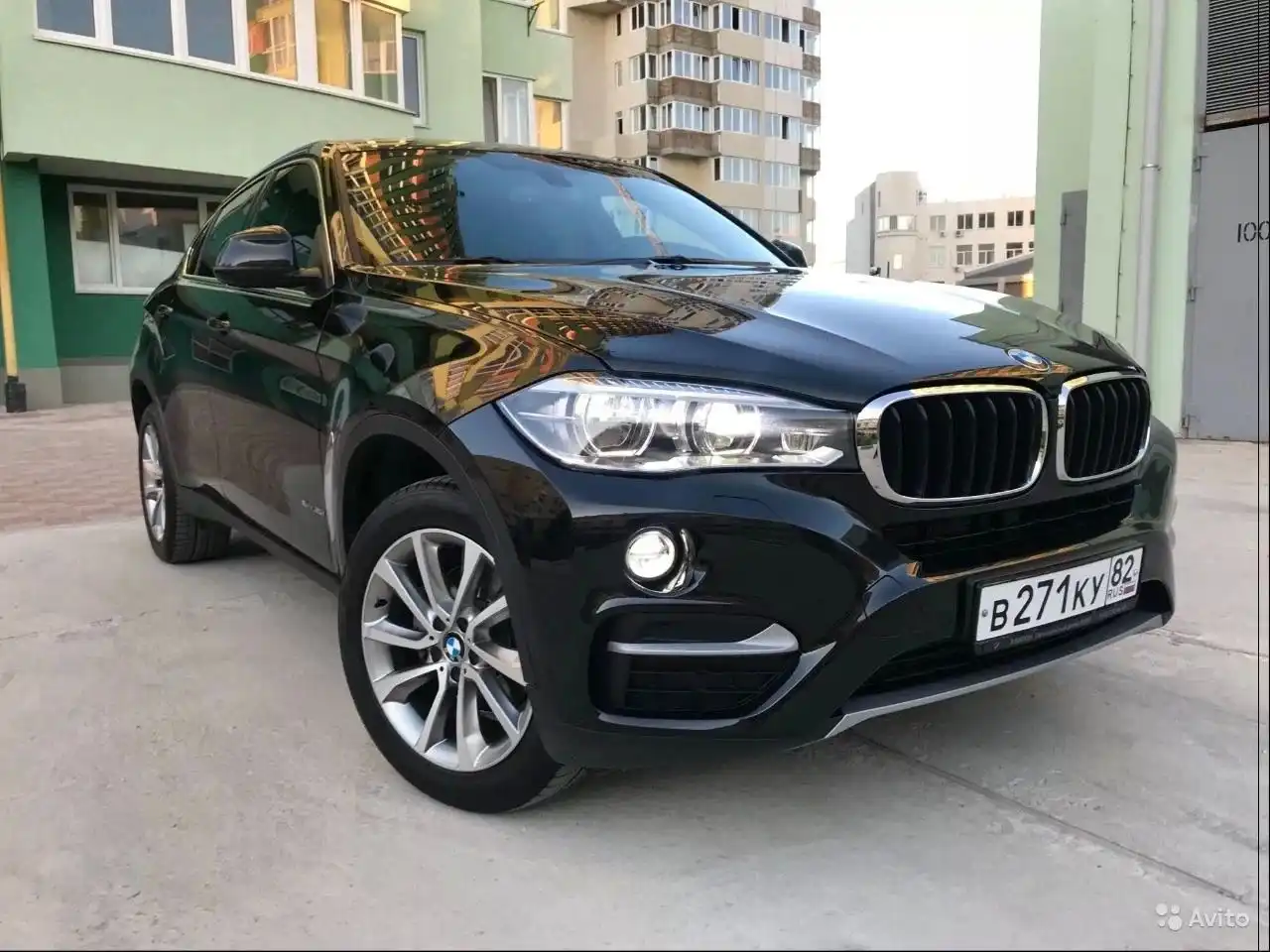 Фото автомобиля BMW X6, 2017 — госномер Т046ТК193. Цвет: ЧЕРНЫЙ