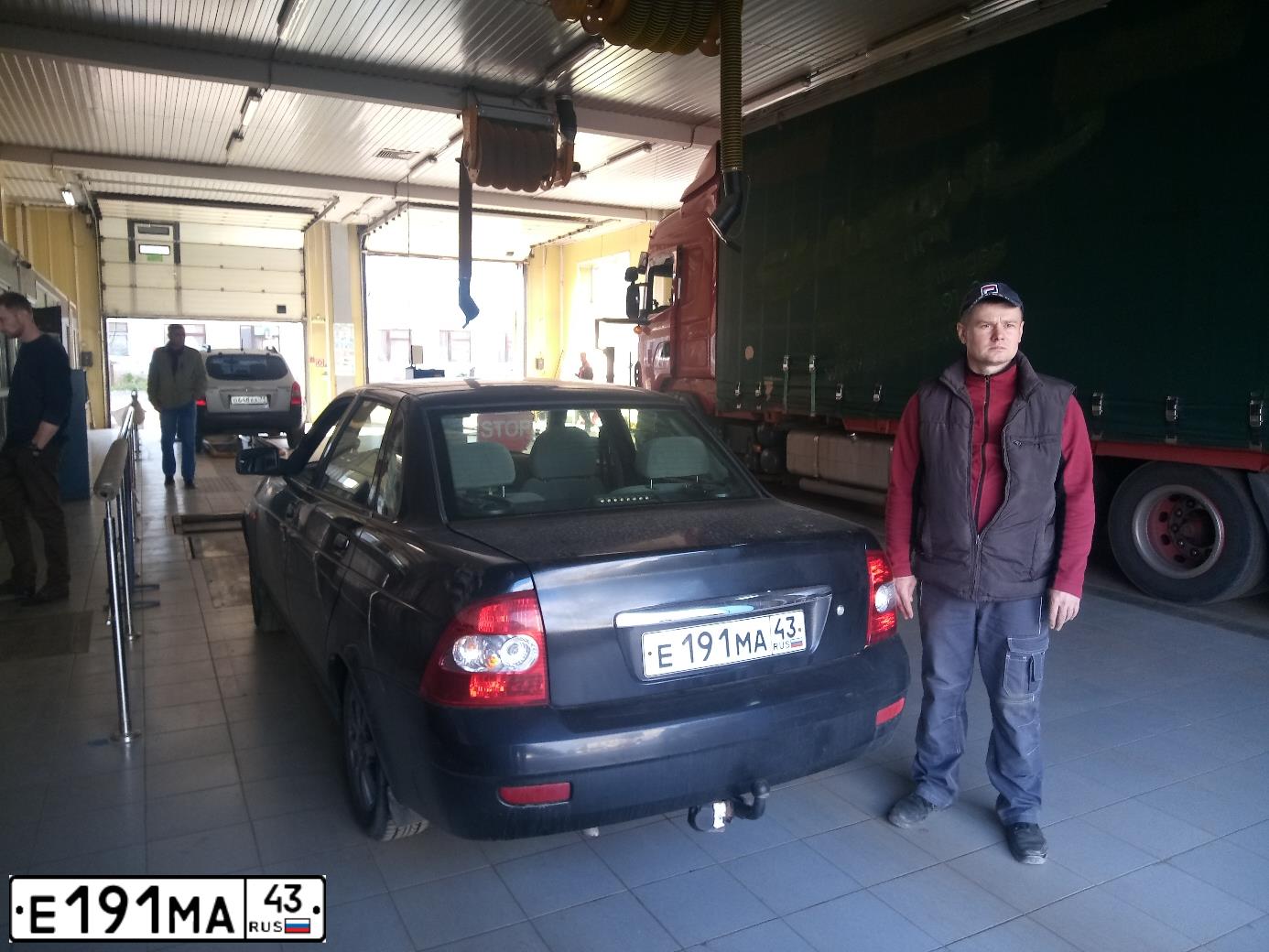 Фото автомобиля LADA 2170 PRIORA, 2007 — госномер Е191МА43. Цвет: ТЕМНО-СИНИЙ