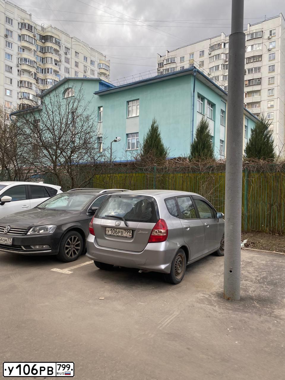Фото автомобиля HONDA JAZZ, 2008 — госномер У106РВ799. Цвет: СЕРЫЙ