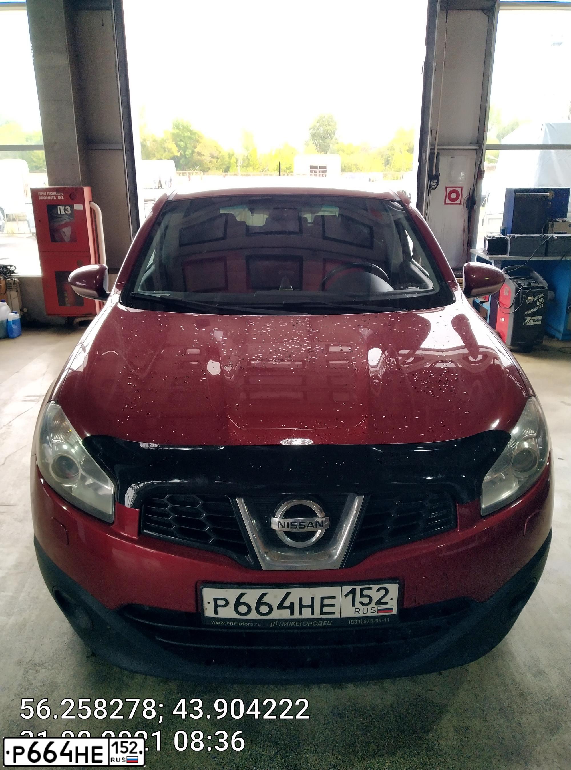Фото автомобиля NISSAN QASHQAI, 2013 — госномер Х293КЕ37. Цвет: Красный