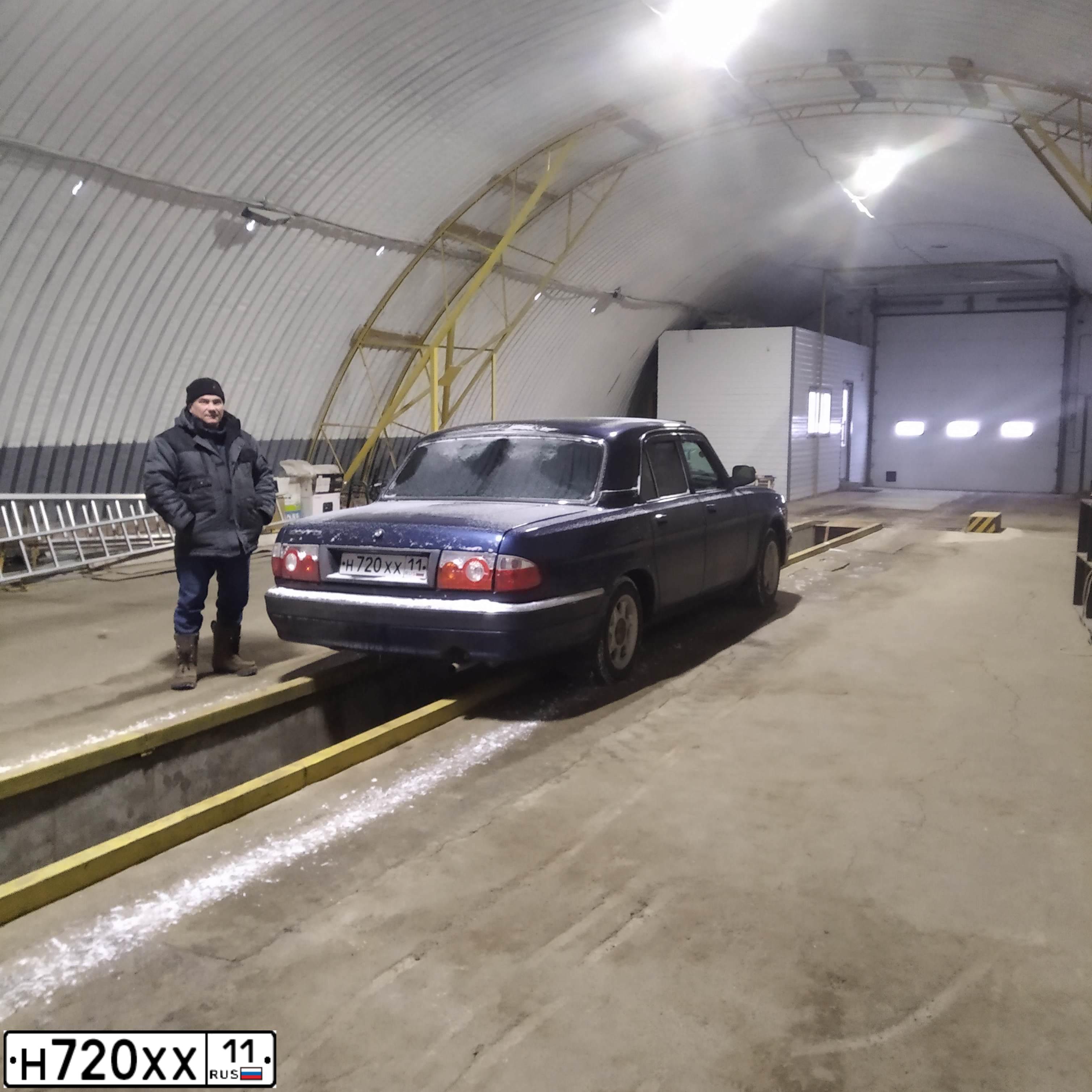 Фото автомобиля GAZ 3110, 2006 — госномер Е229ЕМ11. Цвет: НАУТИЛУС