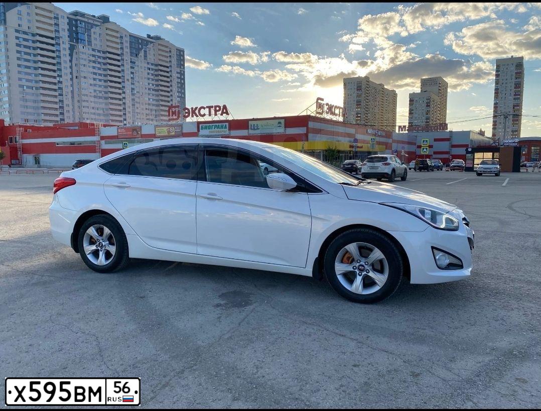 Фото автомобиля HYUNDAI I40, 2013 — госномер Е357ТХ763. Цвет: Белый