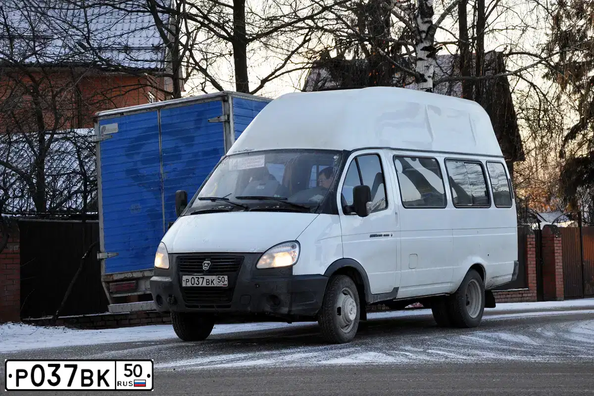 Фото автомобиля UAZ 3151 / HUNTER, 1990 — госномер Р037ВК50. Цвет: ЗЕЛЕНЫЙ ТЕМНЫЙ