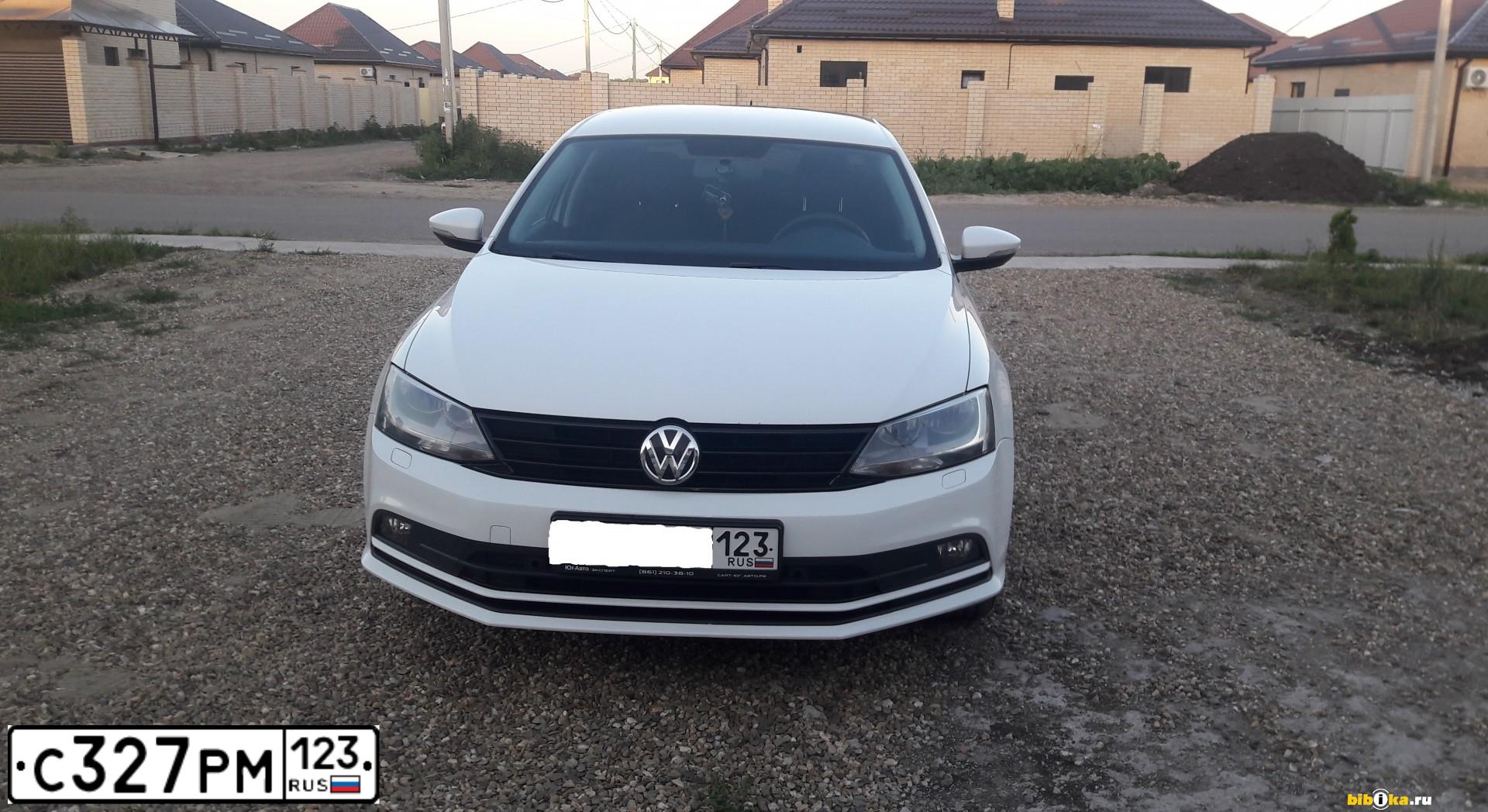 Фото автомобиля VOLKSWAGEN JETTA, 2015 — госномер С327РМ123. Цвет: Белый