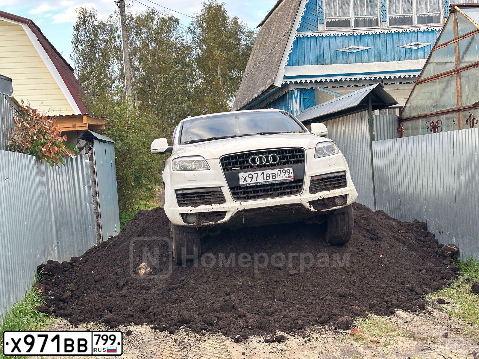 Фото автомобиля AUDI Q7, 2008 — госномер Х971ВВ799. Цвет: Белый