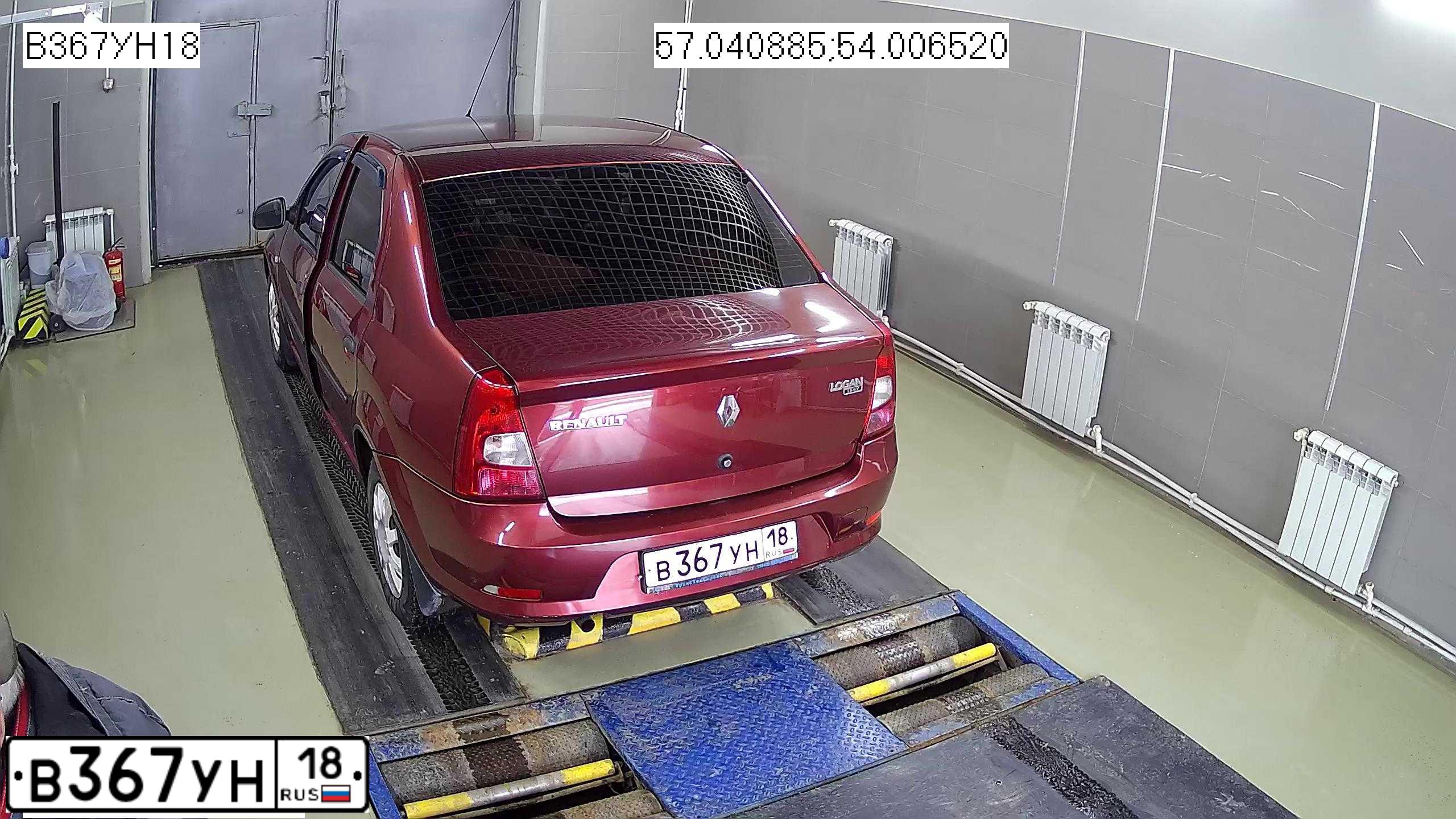 Фото автомобиля RENAULT LOGAN, 2010 — госномер В367УН18. Цвет: КРАСНЫЙ