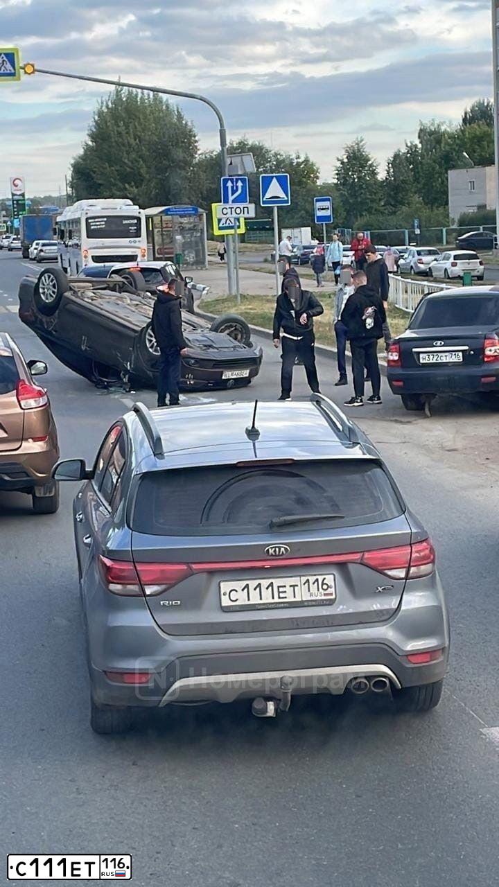 Фото автомобиля KIA RIO, 2012 — госномер С111ЕТ116. Цвет: серебристый