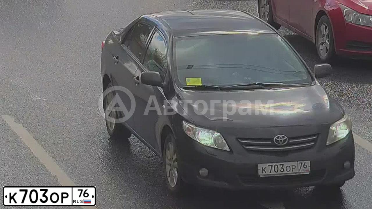 Фото автомобиля TOYOTA COROLLA, 2007 — госномер К703ОР76. Цвет: ЧЕРНЫЙ