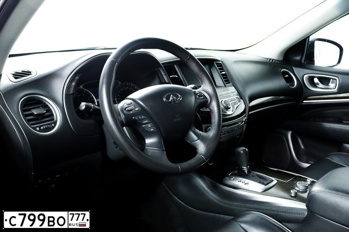 Фото автомобиля INFINITI JX35, 2013 — госномер М657ЕС136. Цвет: КРАСНЫЙ