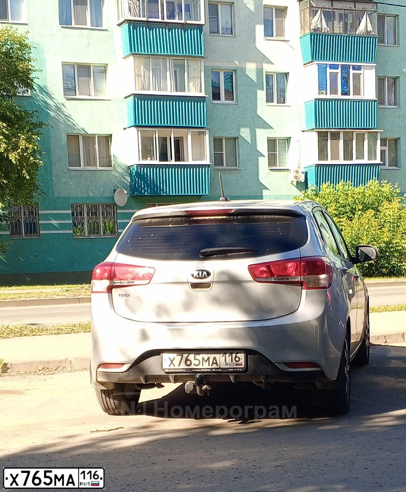 Фото автомобиля KIA RIO, 2017 — госномер Х765МА116. Цвет: СЕРЕБРИСТЫЙ