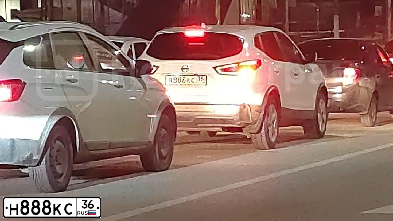 Фото автомобиля NISSAN QASHQAI, 2019 — госномер Н888КС36. Цвет: Белый