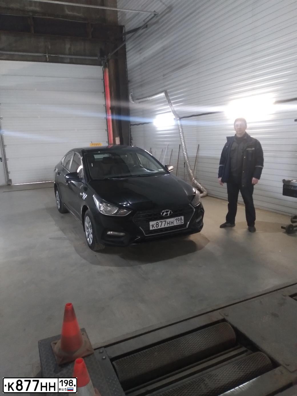 Фото автомобиля HYUNDAI SOLARIS, 2018 — госномер К877НН198. Цвет: ЧЕРНЫЙ