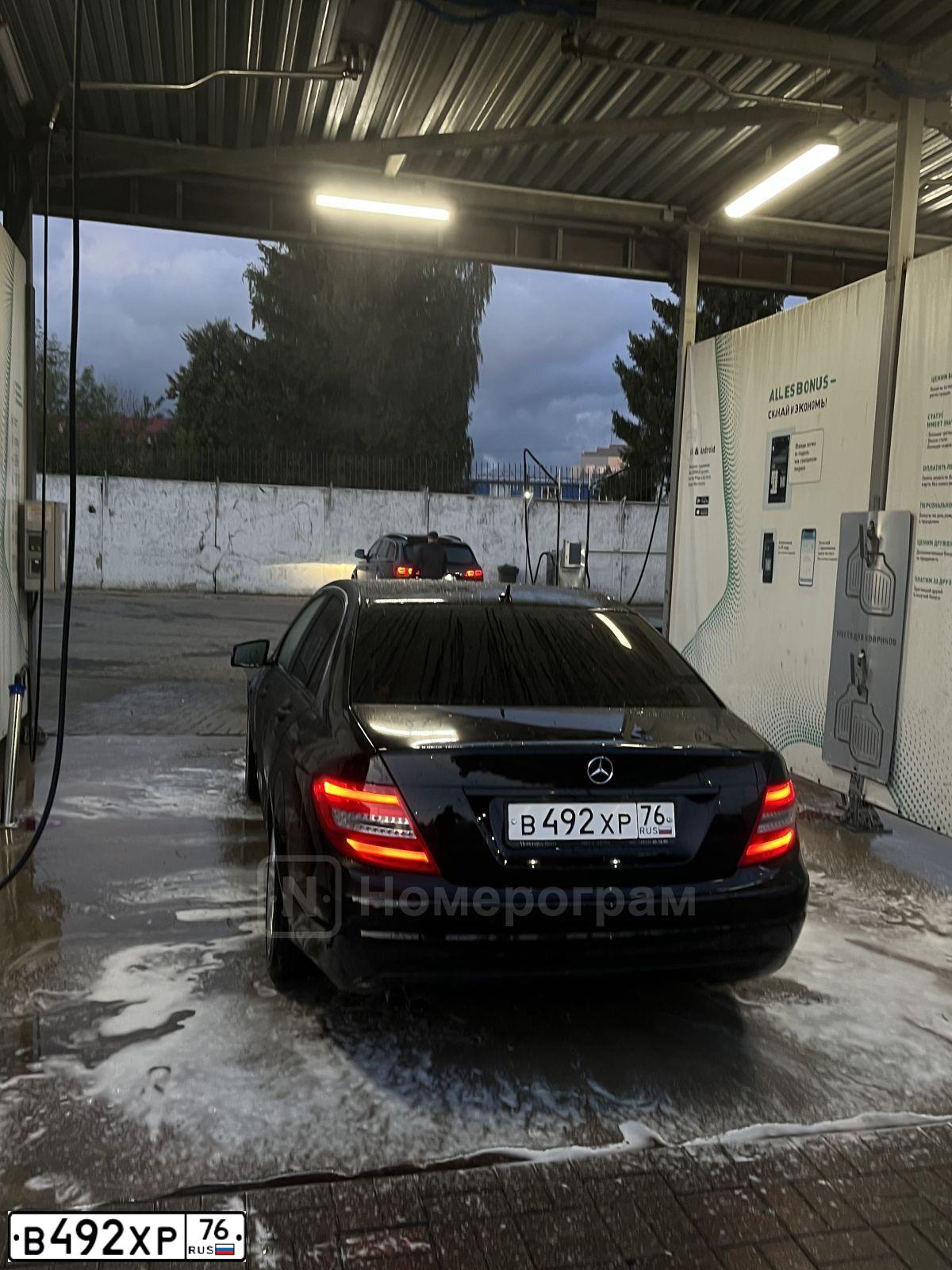 Фото автомобиля MERCEDES C-KLASSE, 2013 — госномер В492ХР76. Цвет: ЧЕРНЫЙ