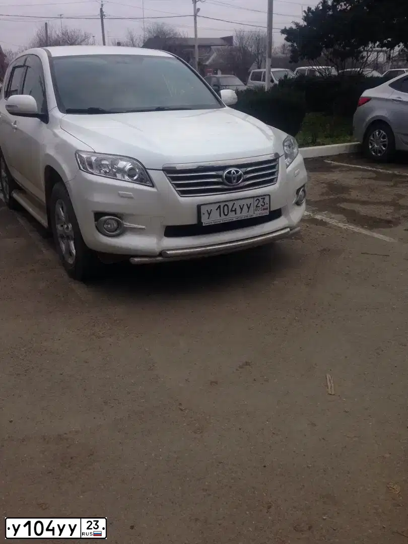 Фото автомобиля TOYOTA RAV4, 2011 — госномер Т895АВ193. Цвет: Белый