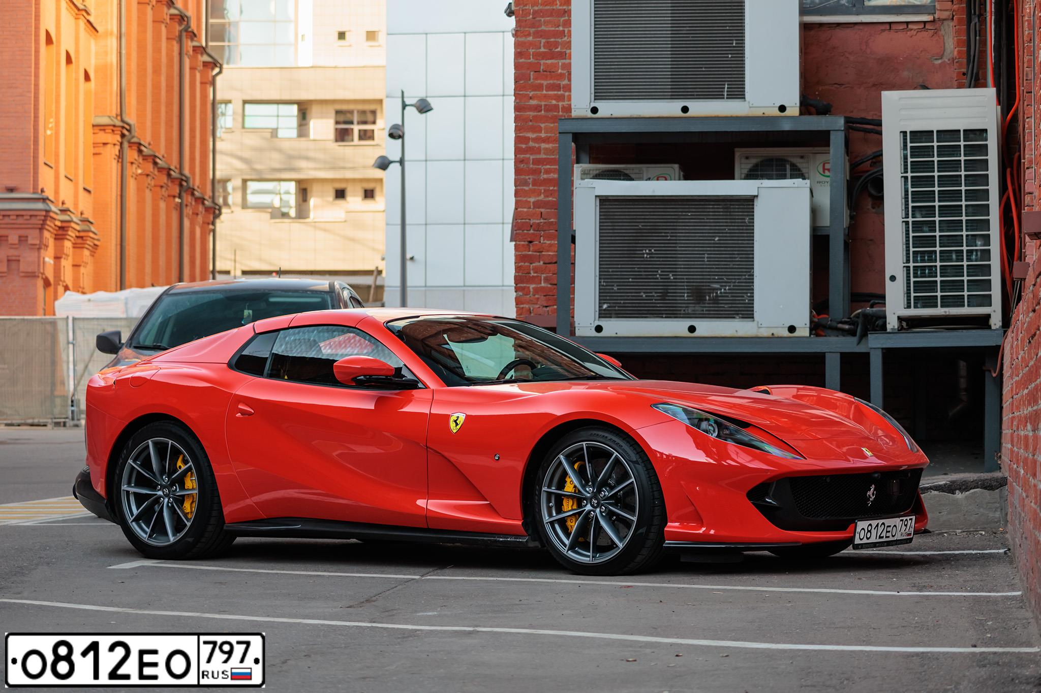 Фото автомобиля FERRARI БЕЗ МОДЕЛИ 812 GТS, 2021 — госномер О812ЕО797. Цвет: Красный