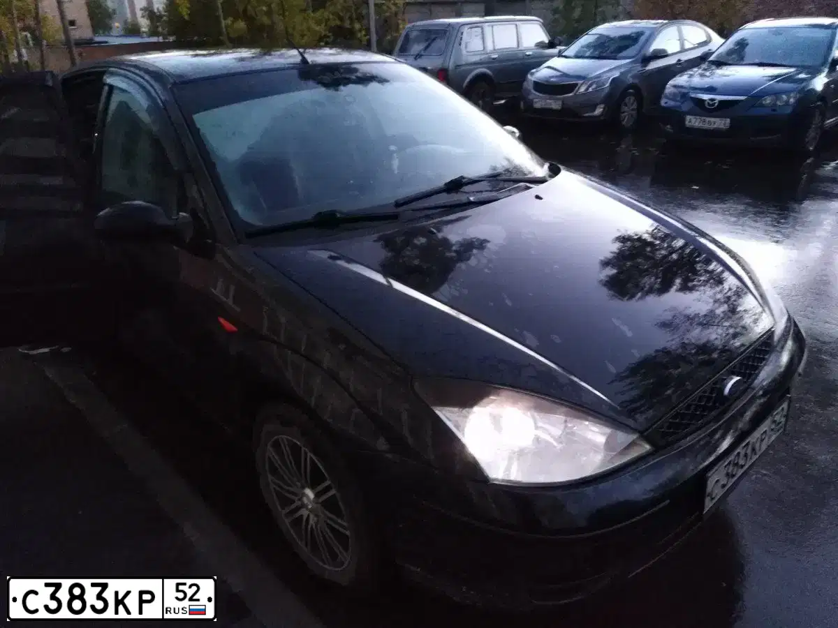 Фото автомобиля FORD FOCUS, 2004 — госномер В395ВА252. Цвет: Темно-синий