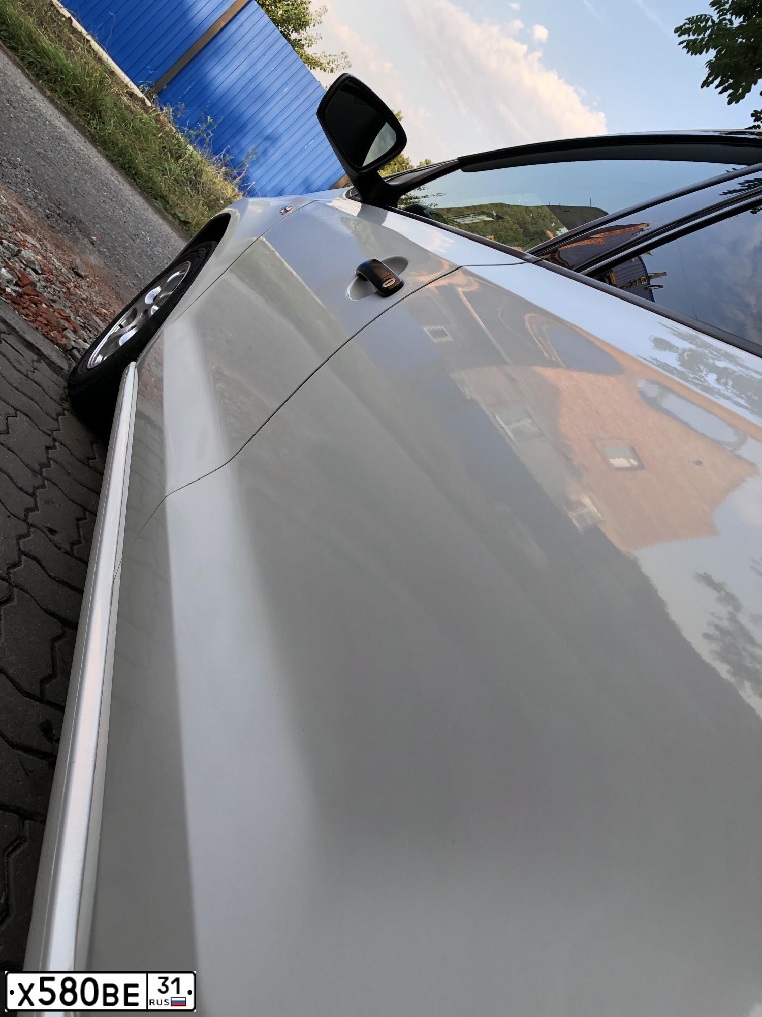 Фото автомобиля VOLKSWAGEN POLO, 2011 — госномер Х580ВЕ31. Цвет: Белый