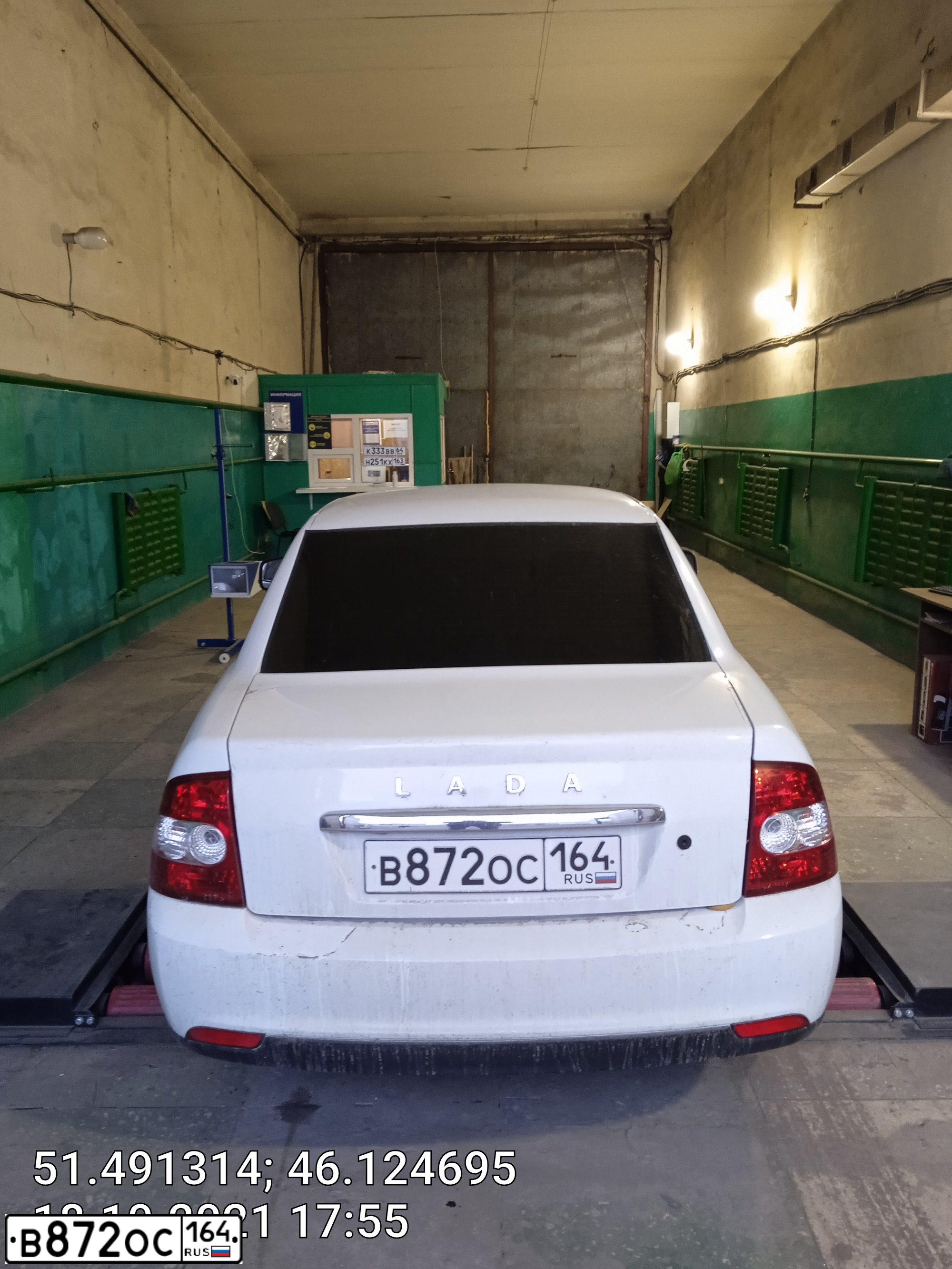 Фото автомобиля LADA 2170 PRIORA, 2010 — госномер В565ТК64. Цвет: Белый