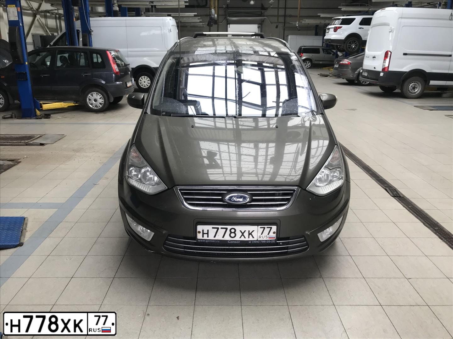 Фото автомобиля FORD GALAXY, 2013 — госномер Е819ЕТ977. Цвет: СЕРО-ЗЕЛЕНЫЙ