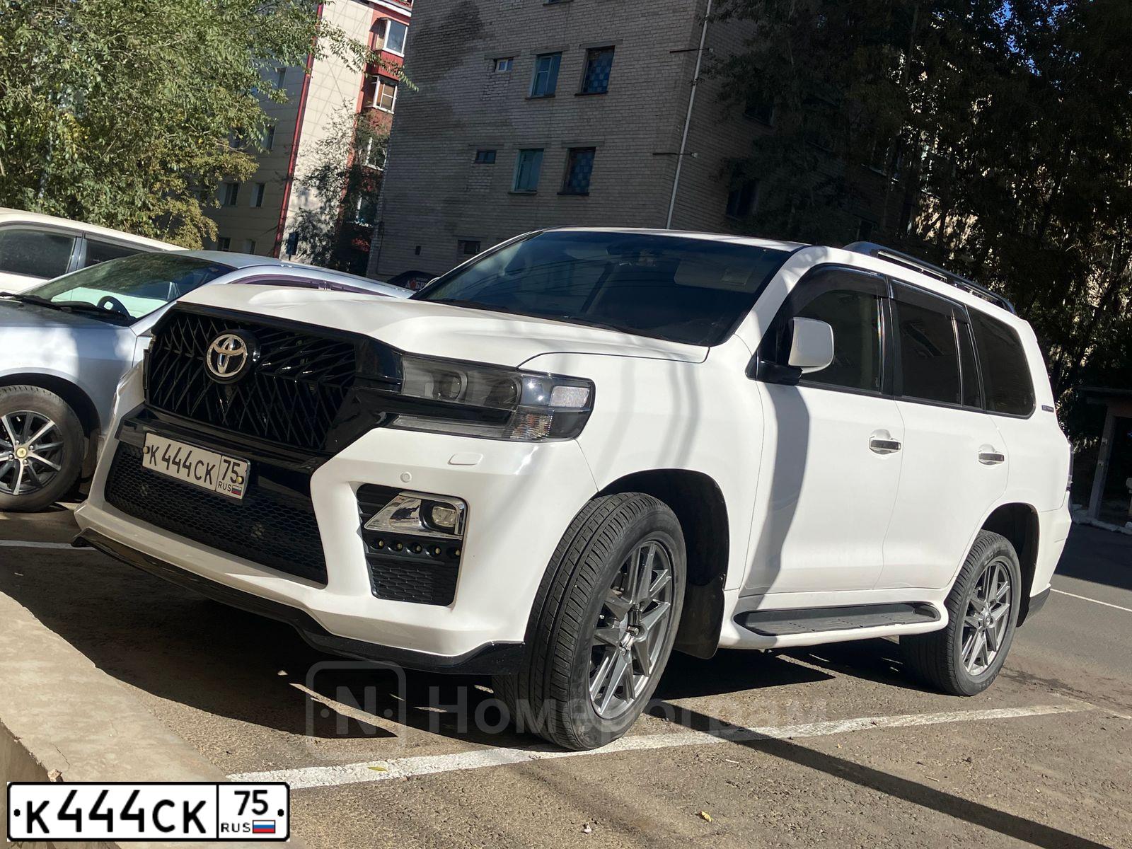 Фото автомобиля TOYOTA LANDCRUISER 200, 2011 — госномер К444СК75. Цвет: Белый