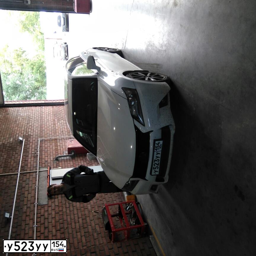 Фото автомобиля LEXUS GS, 2013 — госномер У523УУ154. Цвет: Белый