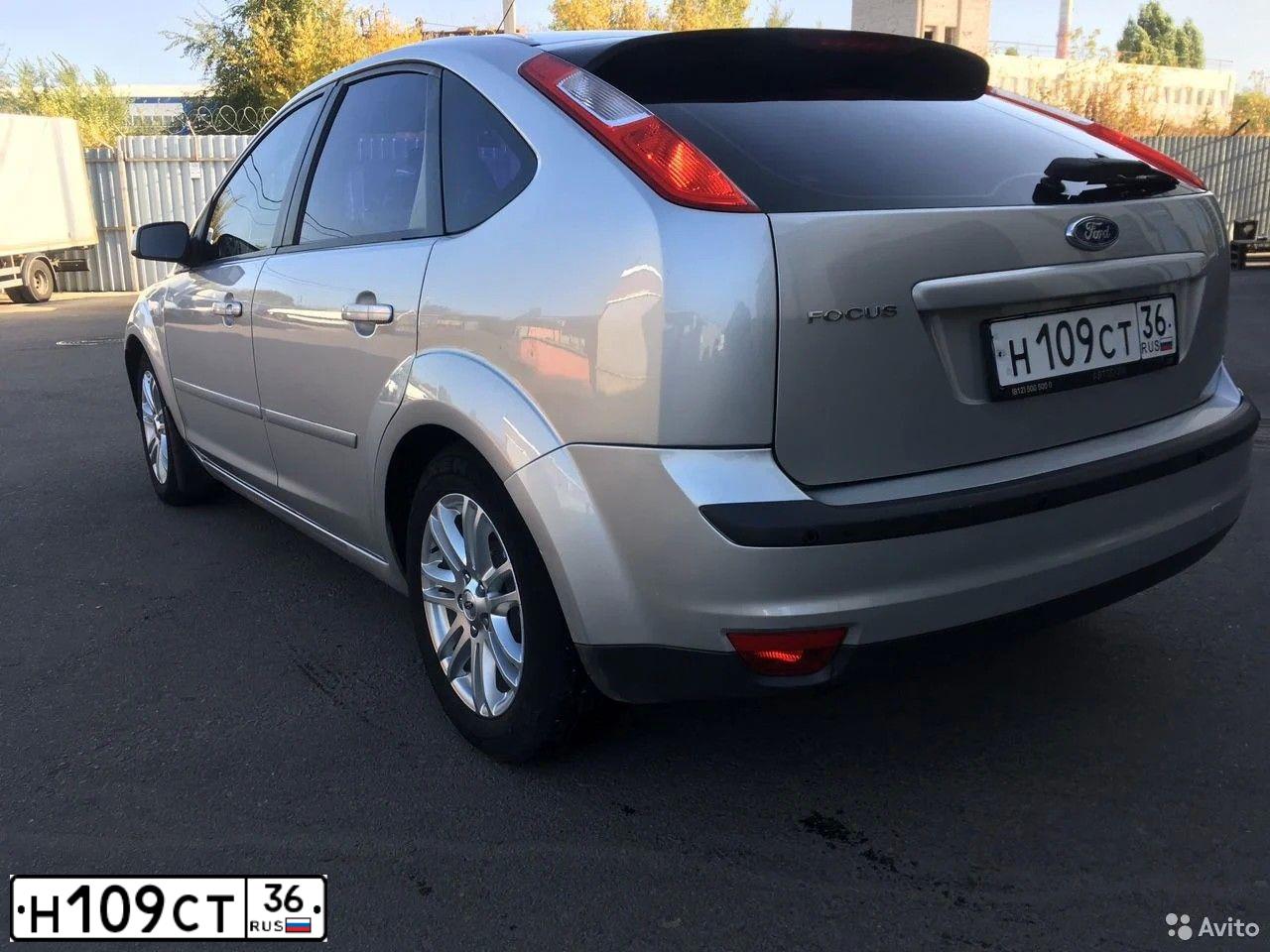 Фото автомобиля FORD FOCUS, 2005 — госномер Н109СТ36. Цвет: Серебристый