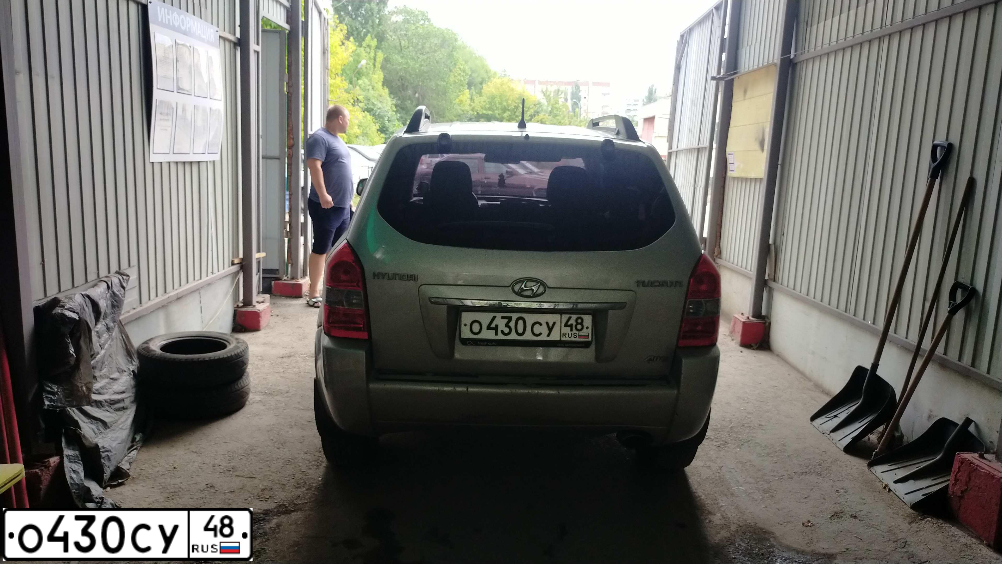 Фото автомобиля HYUNDAI TUCSON, 2008 — госномер Н519МО136. Цвет: Серебристый