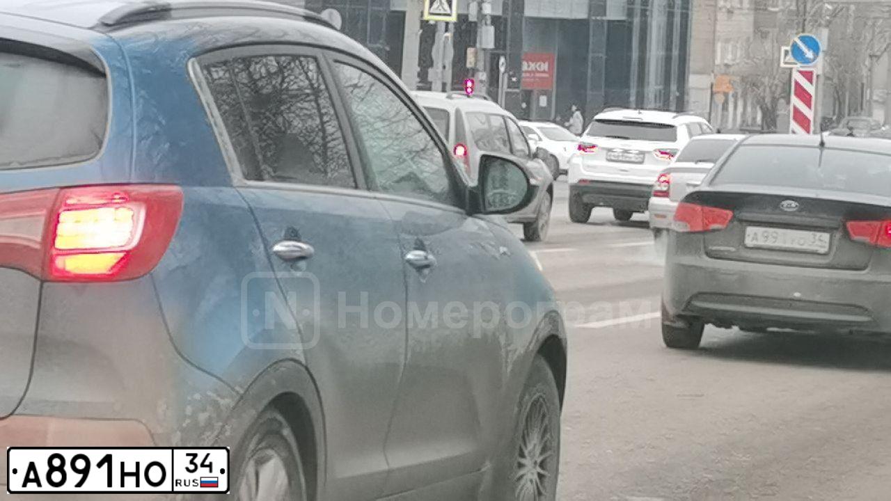 Фото автомобиля LADA 2104, 1987 — госномер О761МО134. Цвет: ВИШНЕВЫЙ