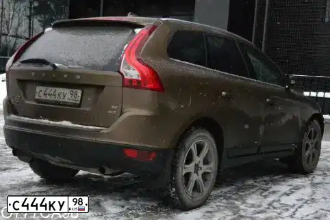 Фото автомобиля VOLVO XC60, 2011 — госномер С444КУ98. Цвет: ЗОЛОТИСТЫЙ