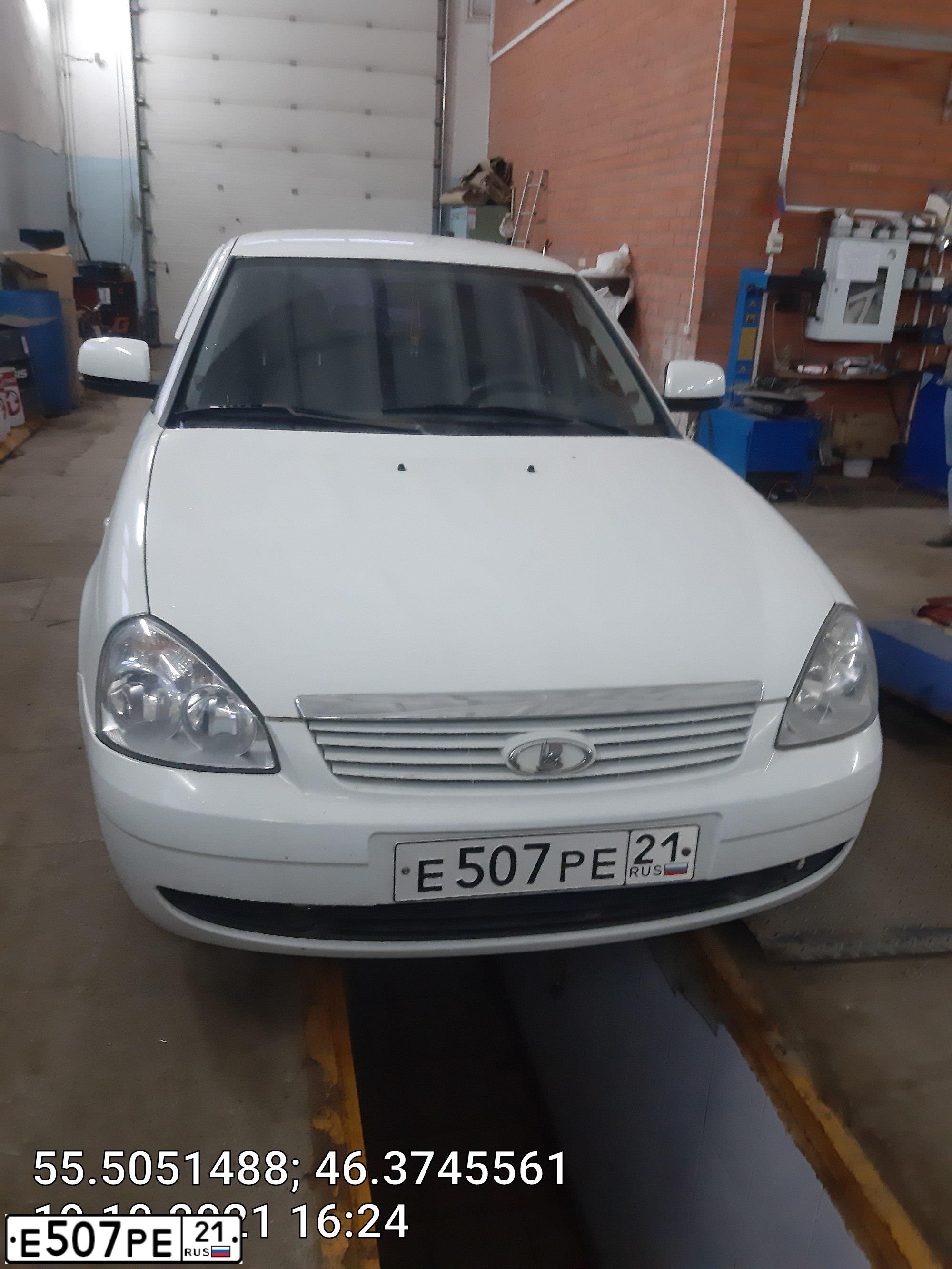Фото автомобиля LADA 2170 PRIORA, 2010 — госномер Е507РЕ21. Цвет: Белый