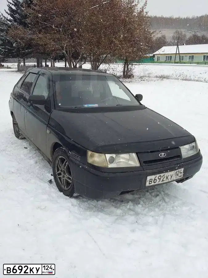 Фото автомобиля LADA 2112, 2005 — госномер Р590РХ124. Цвет: ЧЕРНЫЙ