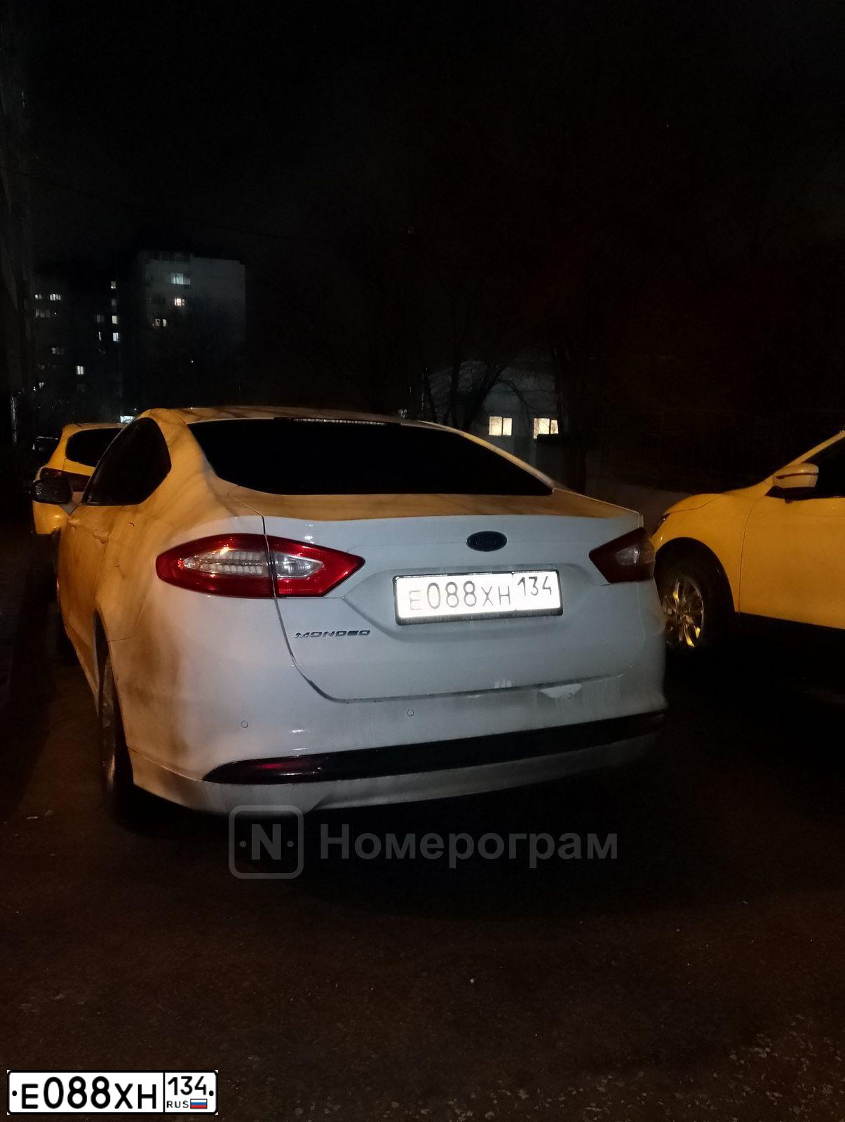 Фото автомобиля FORD MONDEO, 2015 — госномер Е088ХН134. Цвет: Белый