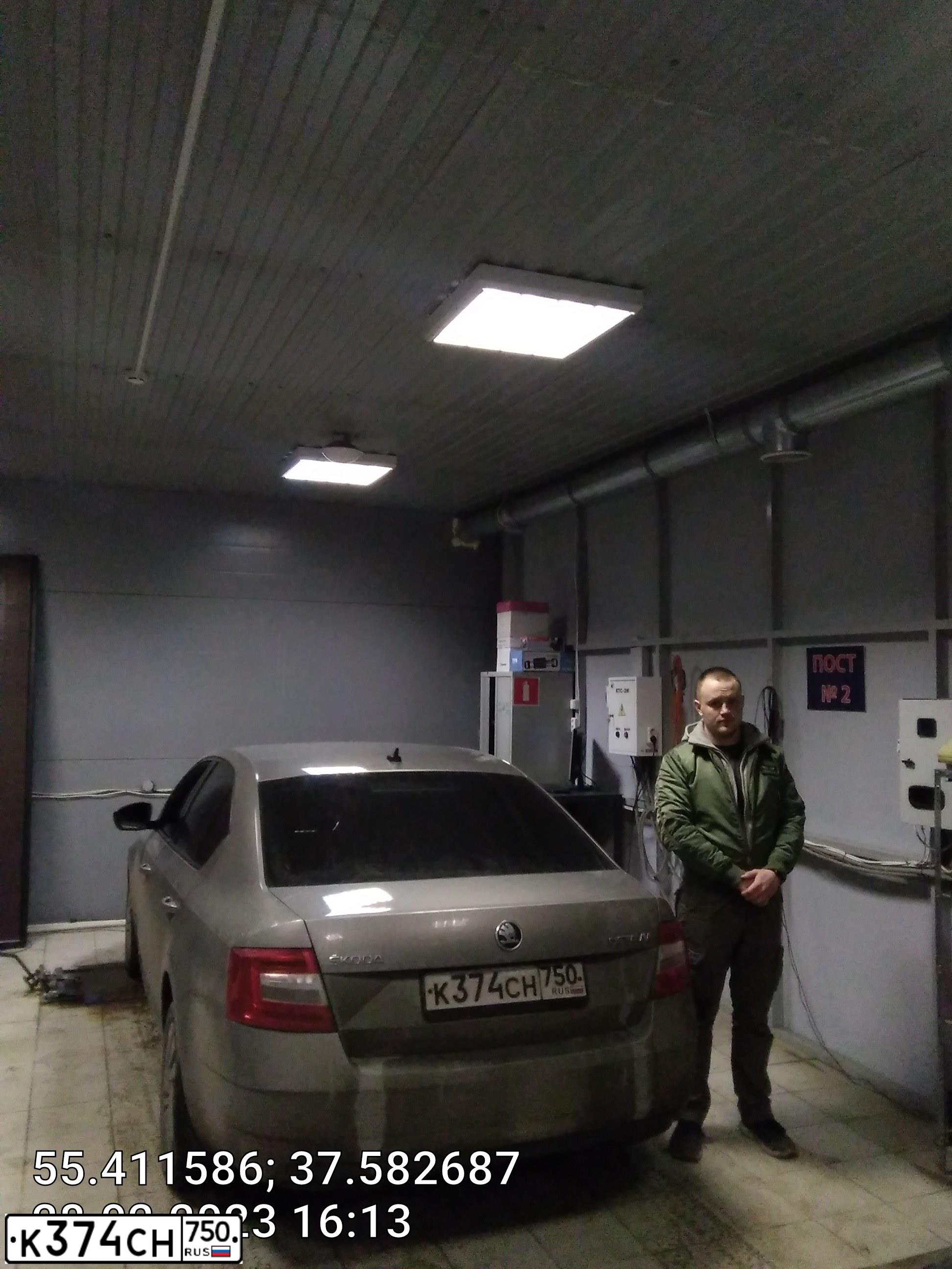 Фото автомобиля SKODA OCTAVIA, 2018 — госномер А379ЕХ550. Цвет: БЕЖЕВЫЙ
