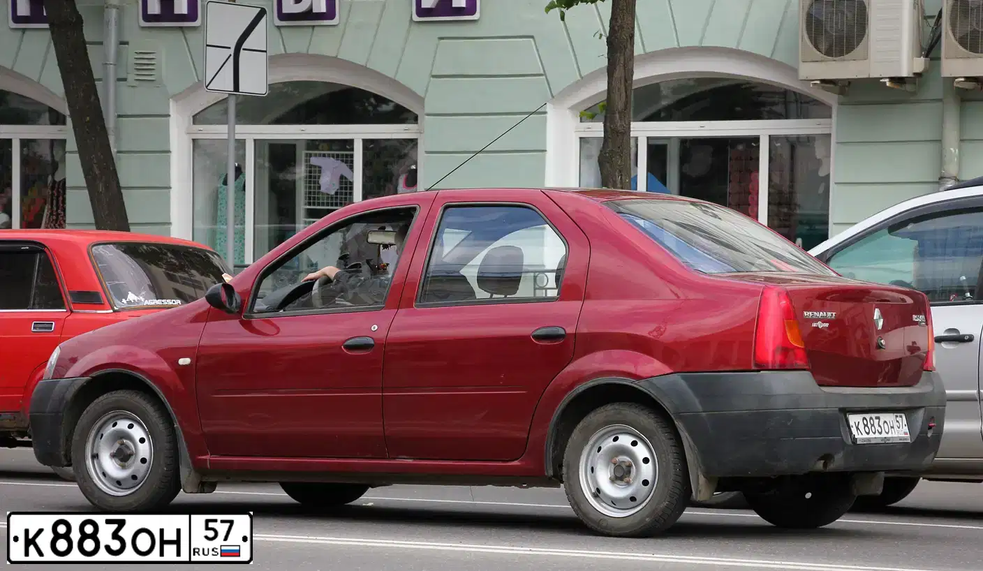 Фото автомобиля RENAULT LOGAN, 2009 — госномер К883ОН57. Цвет: КРАСНЫЙ