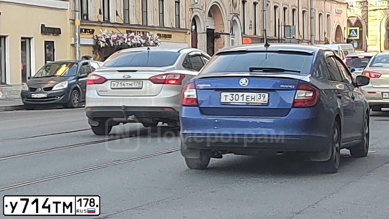 Фото автомобиля SKODA SUPERB, 2014 — госномер У714ТМ178. Цвет: Коричневый