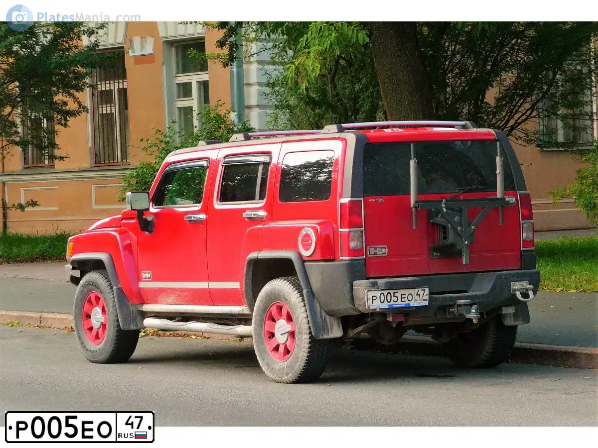 Фото автомобиля HUMMER H3, 2008 — госномер О377ЕТ198. Цвет: Красный