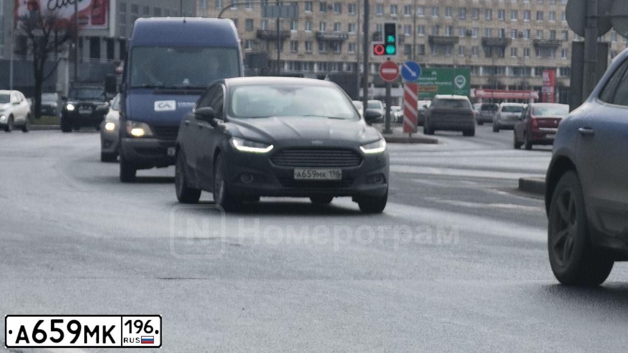 Фото автомобиля MITSUBISHI OUTLANDER, 2006 — госномер К673ХТ46. Цвет: СЕРЫЙ