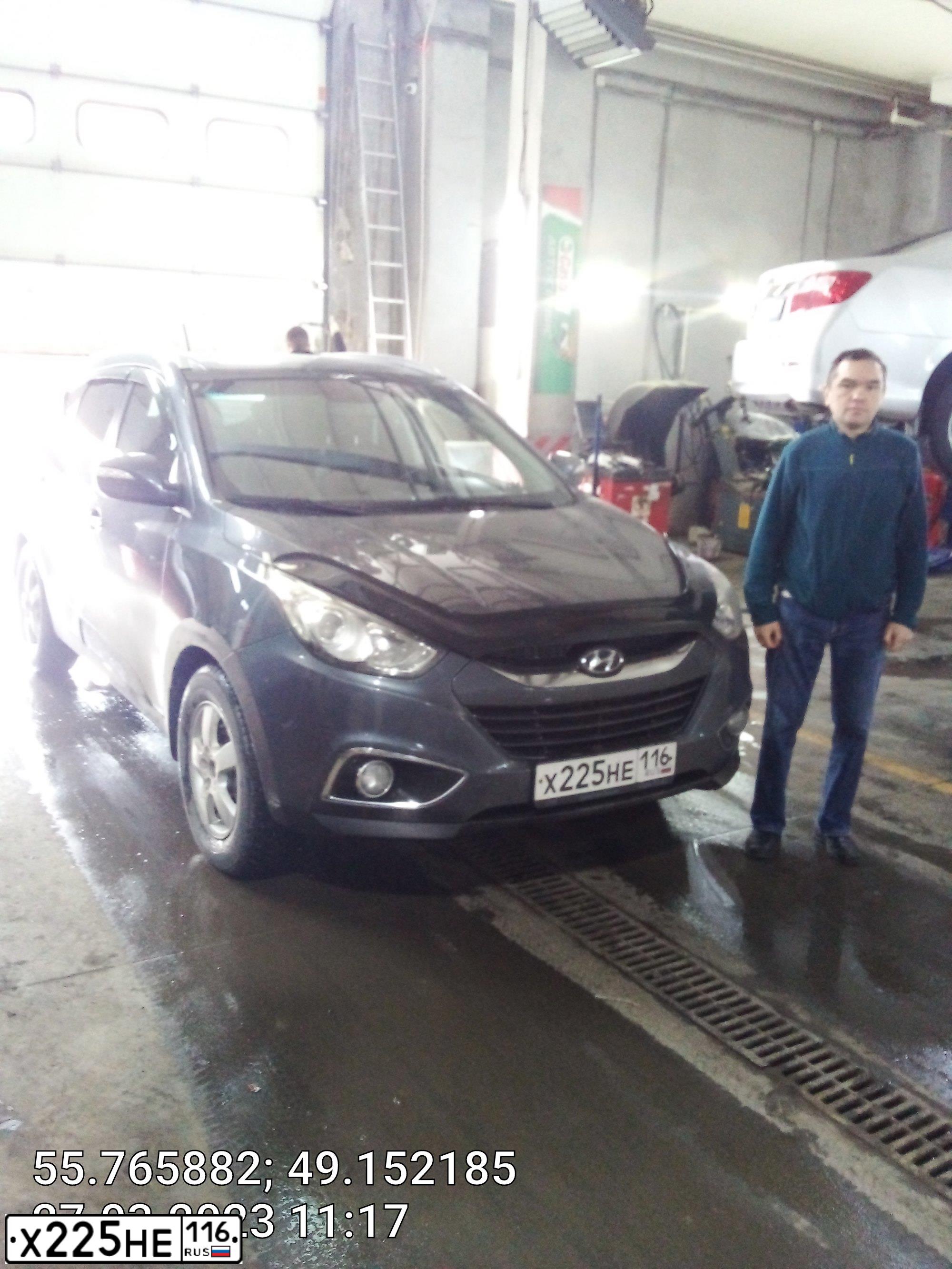 Фото автомобиля HYUNDAI IX35, 2011 — госномер Х225НЕ116. Цвет: ТЕМНО-СЕРЫЙ