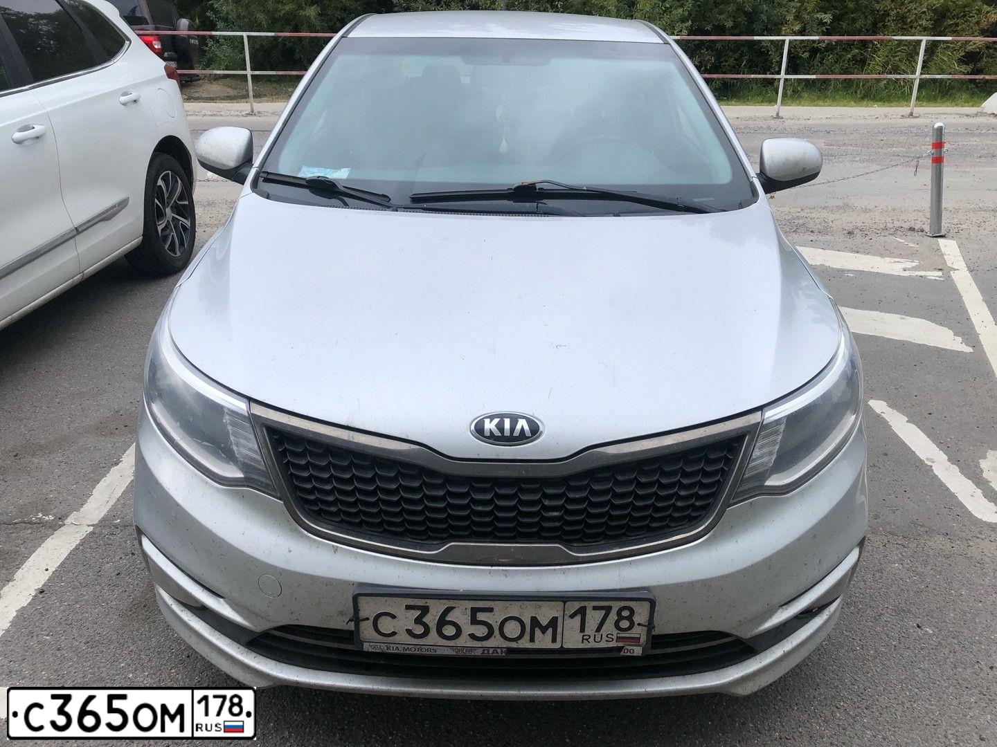 Фото автомобиля KIA RIO, 2015 — госномер Е644АО11. Цвет: СЕРЕБРИСТЫЙ