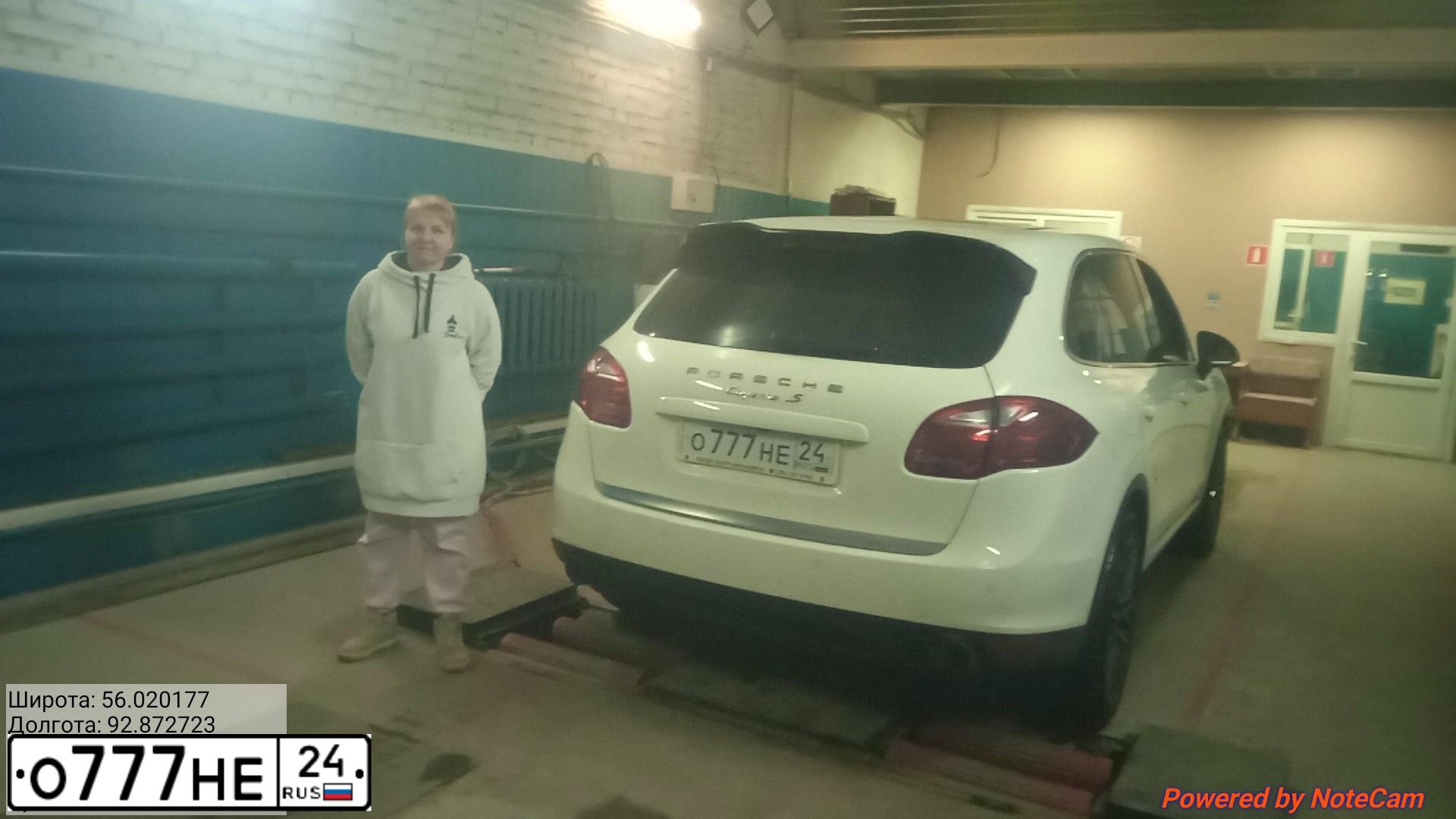 Фото автомобиля MERCEDES E-KLASSE, 2014 — госномер О777НЕ24. Цвет: ЧЕРНЫЙ
