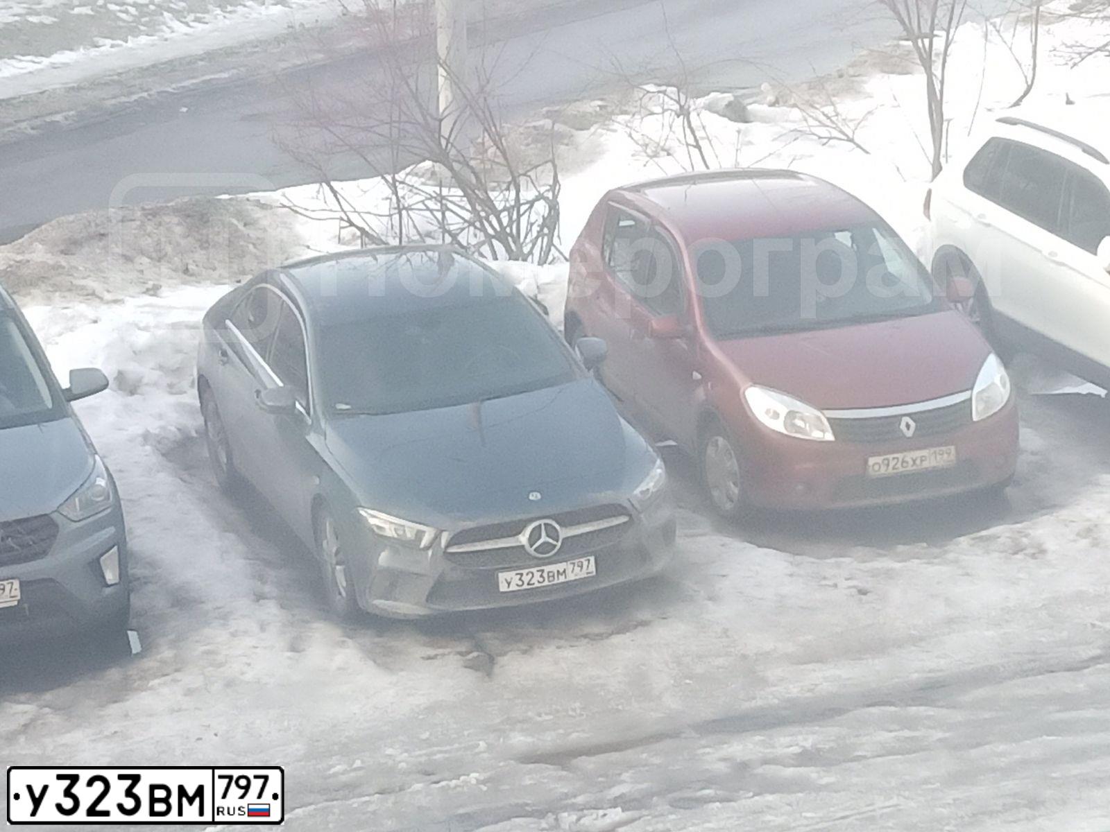 Фото автомобиля MERCEDES A-KLASSE, 2019 — госномер Н930ЕМ977. Цвет: синий
