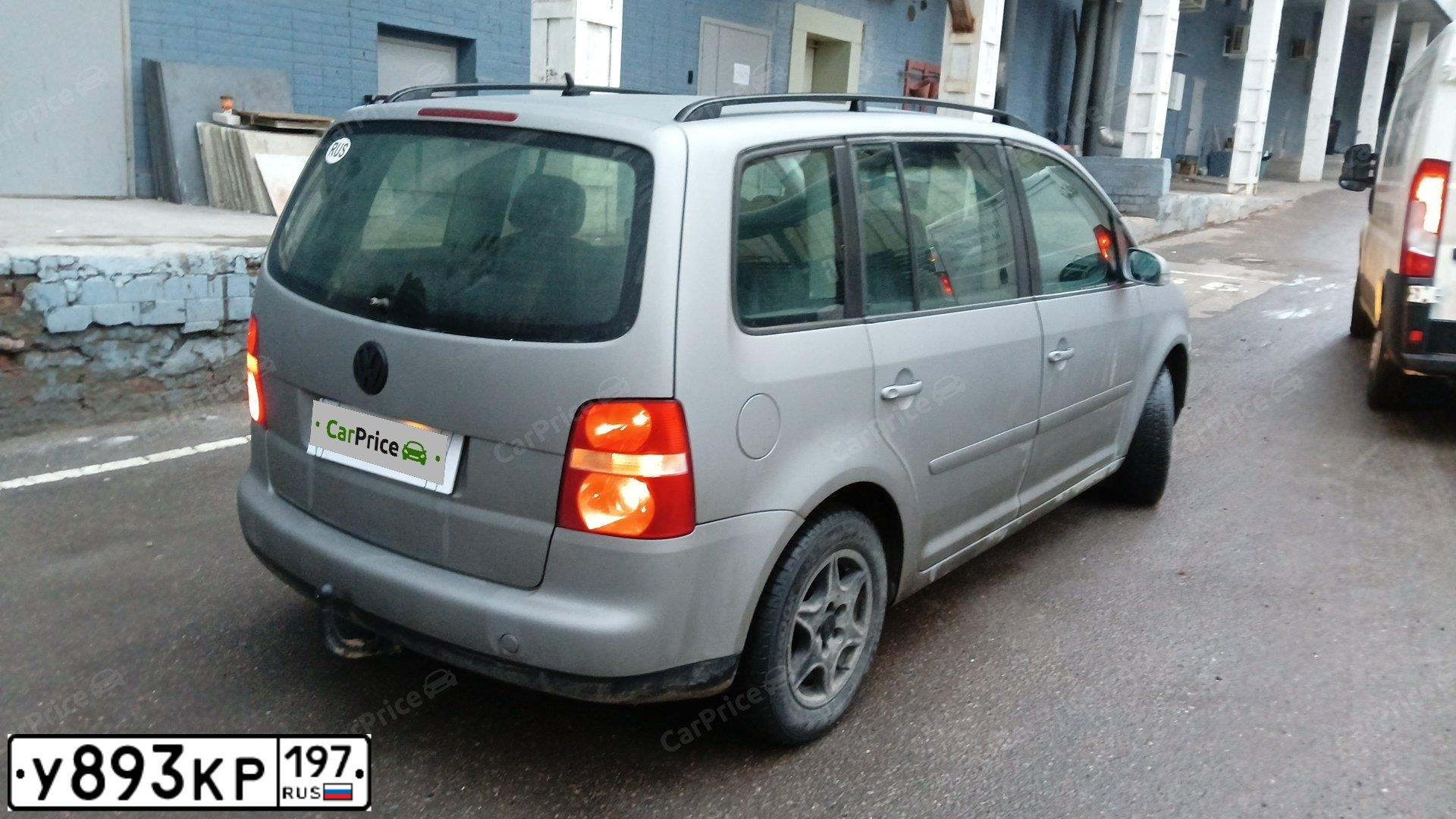 Фото автомобиля VOLKSWAGEN TOURAN, 2004 — госномер В721ОМ797. Цвет: Серый