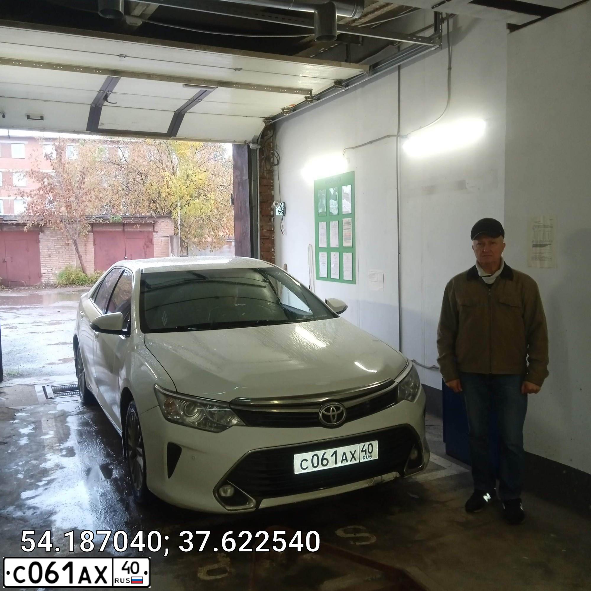 Фото автомобиля TOYOTA CAMRY, 2017 — госномер О492НУ71. Цвет: БЕЛЫЙ ЖЕЛТЫЙ СЕРЫЙ