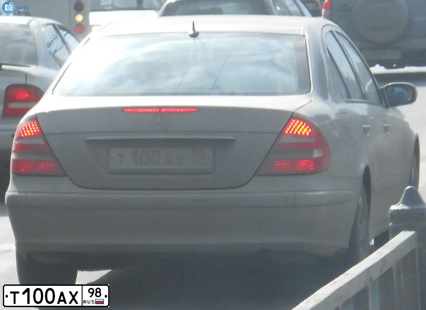 Фото автомобиля MERCEDES E-KLASSE, 2004 — госномер Т100АХ98. Цвет: СЕРЫЙ