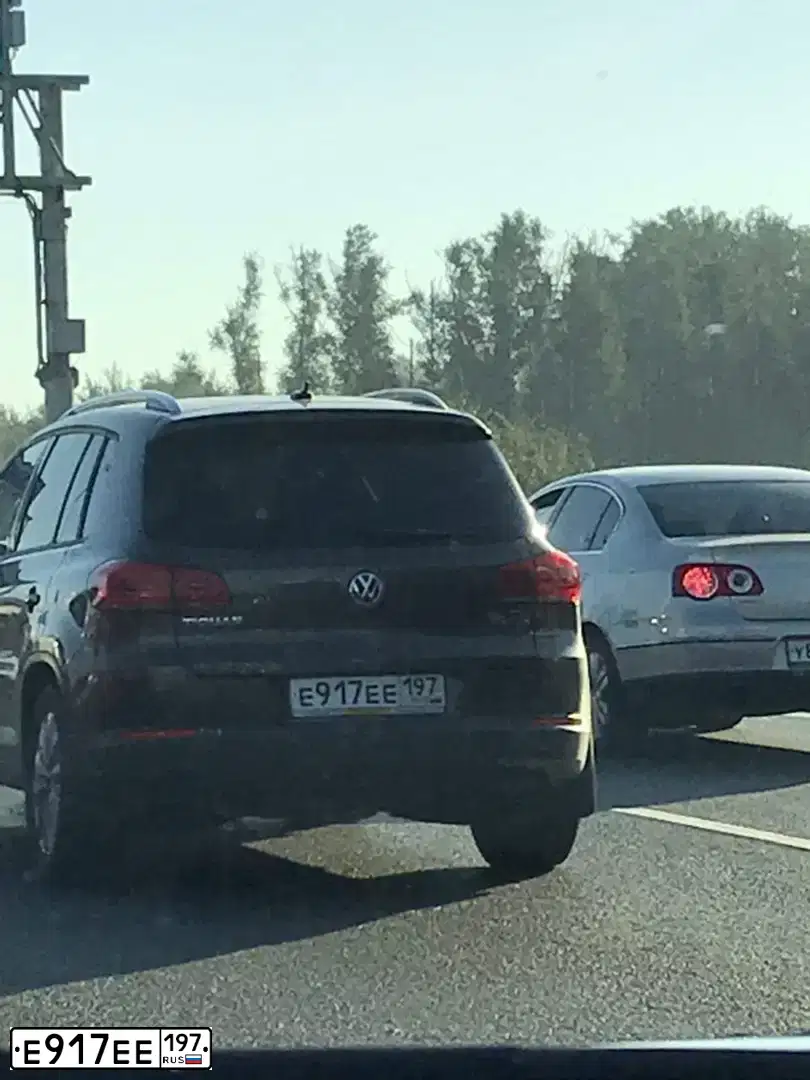 Фото автомобиля VOLKSWAGEN TIGUAN, 2016 — госномер К771КМ790. Цвет: Коричневый