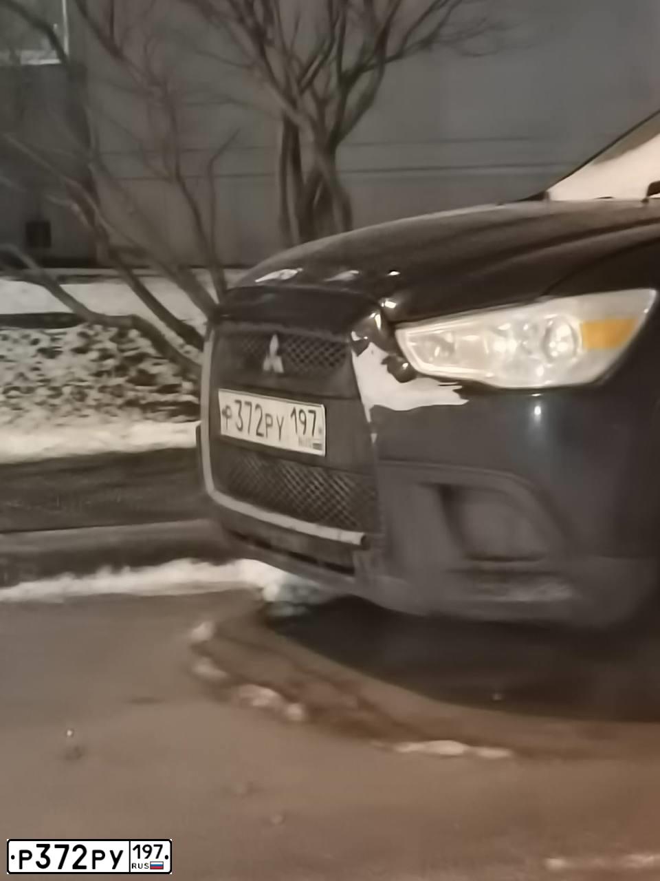 Фото автомобиля MITSUBISHI ASX, 2011 — госномер Р372РУ197. Цвет: ЧЕРНЫЙ
