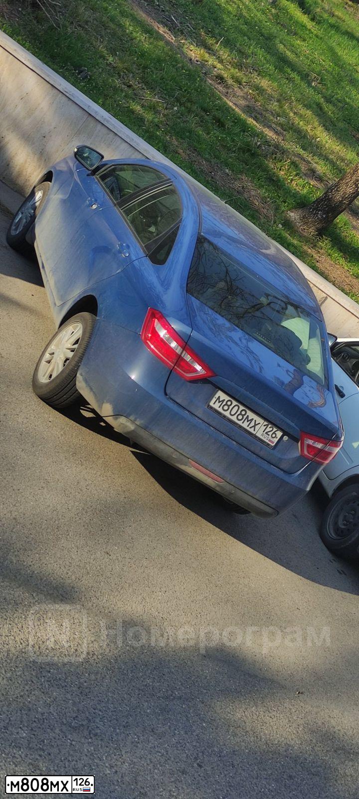 Фото автомобиля LADA VESTA, 2017 — госномер М808МХ126. Цвет: Темно-синий