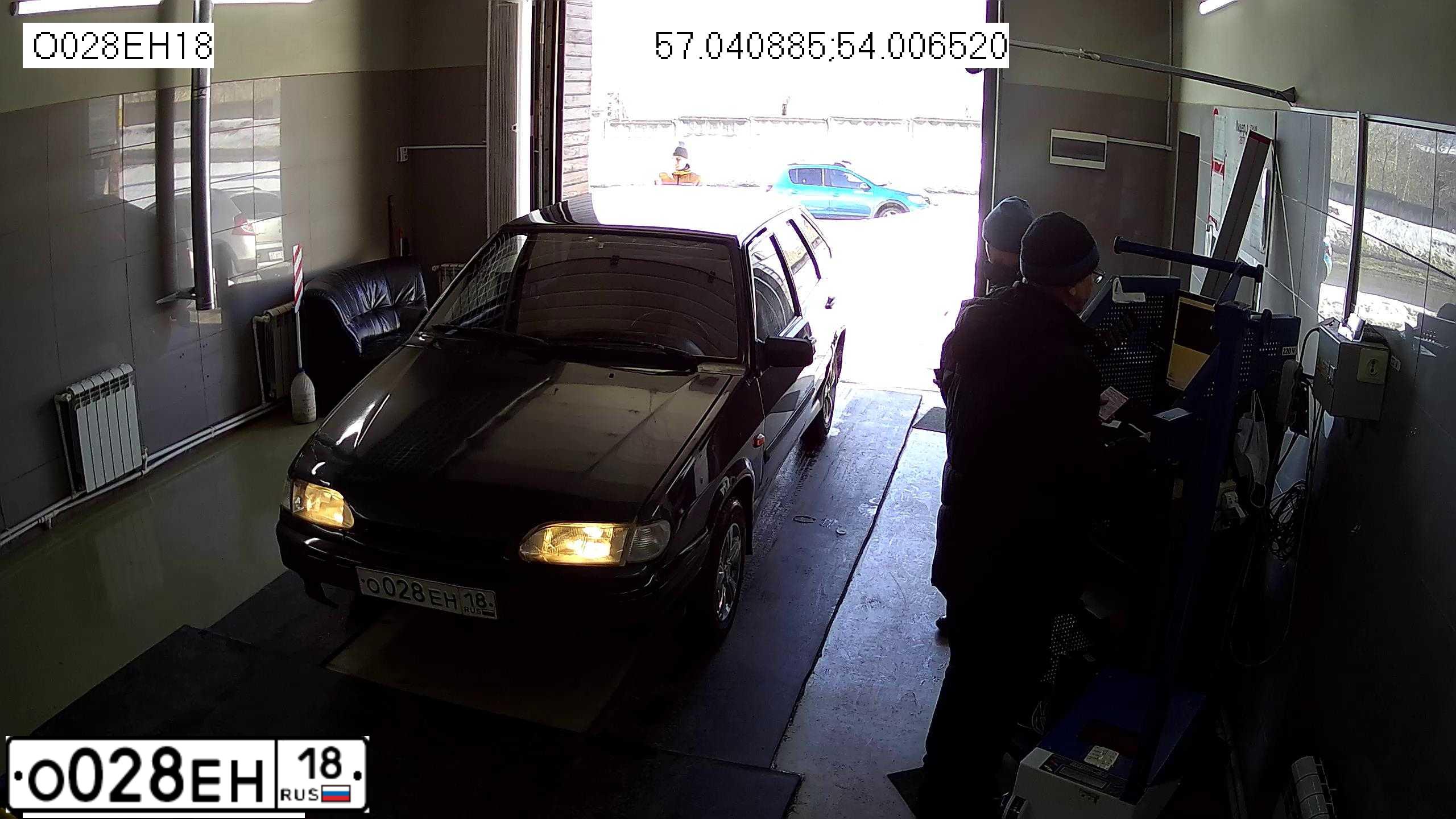 Фото автомобиля LADA 2114 SAMARA, 2008 — госномер О028ЕН18. Цвет: ЧЕРНЫЙ