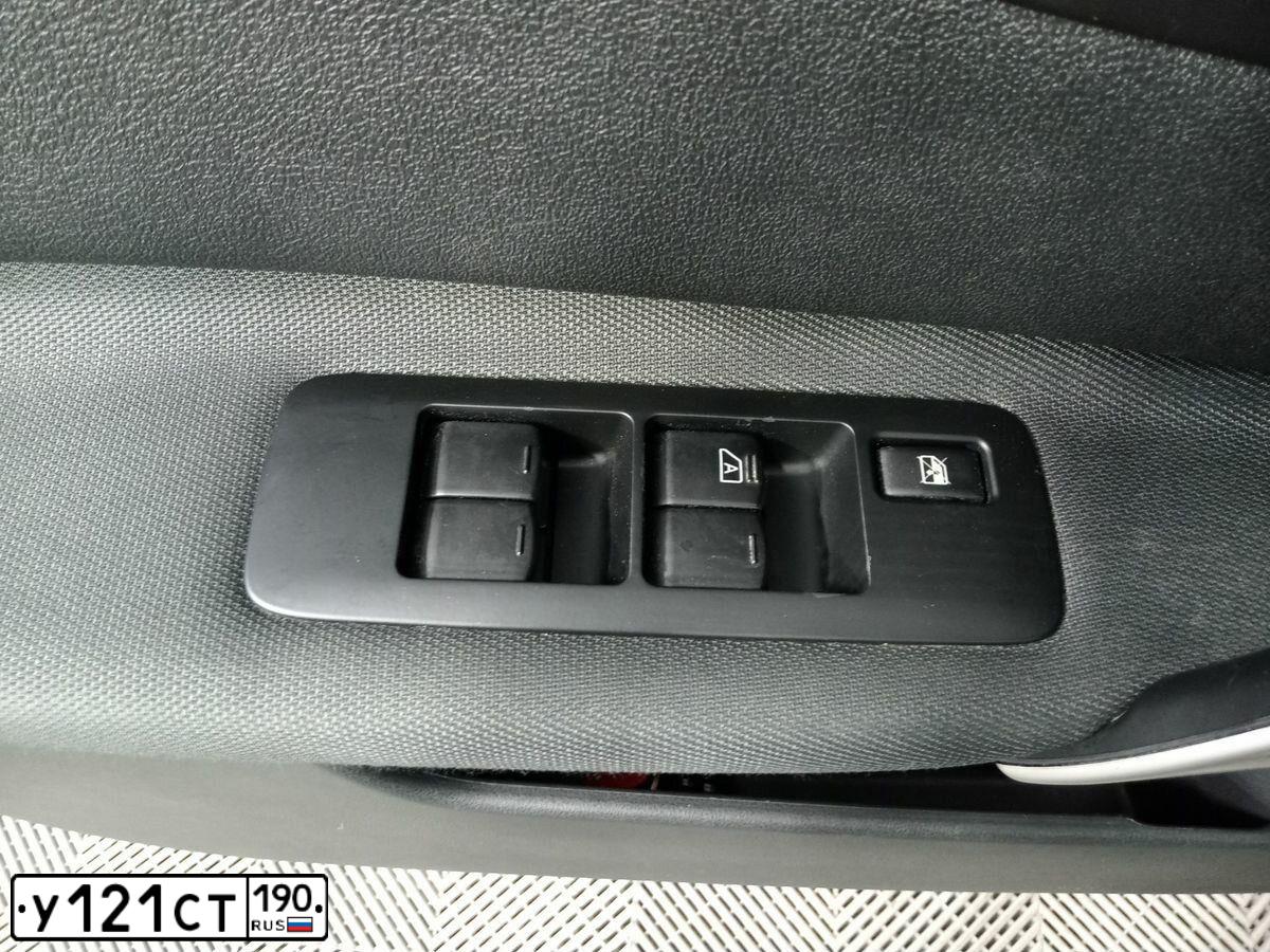 Фото автомобиля NISSAN QASHQAI, 2011 — госномер У121СТ190. Цвет: КОРИЧНЕВЫЙ СВЕТЛЫЙ